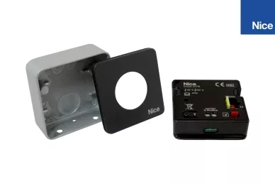 Interior of the reader: jumper, switch, memory card