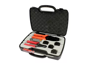 Jeu d'outils de sertissage pour connecteurs coaxiaux
