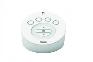 Nice AG4W AGIO 4-kanałowy nadajnik radiowy z podstawką ładującą do sterowania z funkcją on-off oraz ściemniaczem (biały)