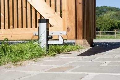 PSG LO.UNDER-GATE CATCHER Attache inférieure de vantail de portail réglable pour profilés de 40 à 60 mm