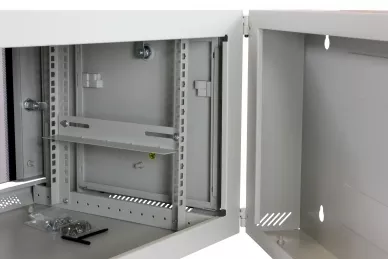 RACK 19'' 6U 550mm grauer Schrank mit Glastür, geteilt