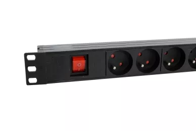 Steckdosenleiste für 19''-Rack - 8 Steckdosen mit einem Schalter
