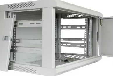 Szafa RACK 19'' 6U 400mm po zdjęciu paneli bocznych