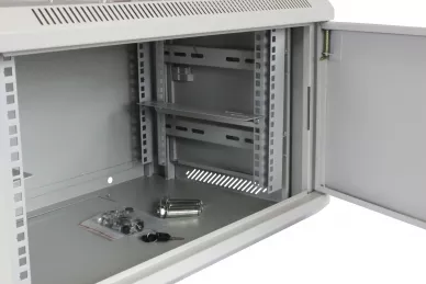 Szafa RACK 19'' 6U 400mm widok wnętrza