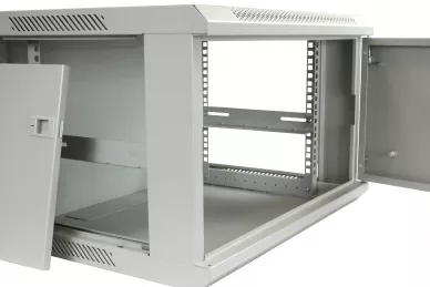 Szafa RACK 19'' 6U 450mm po zdjęciu paneli bocznych