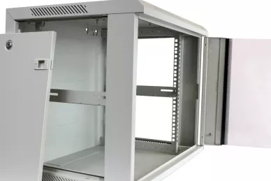Szafa RACK 19'' 9U 450mm po zdjęciu paneli bocznych