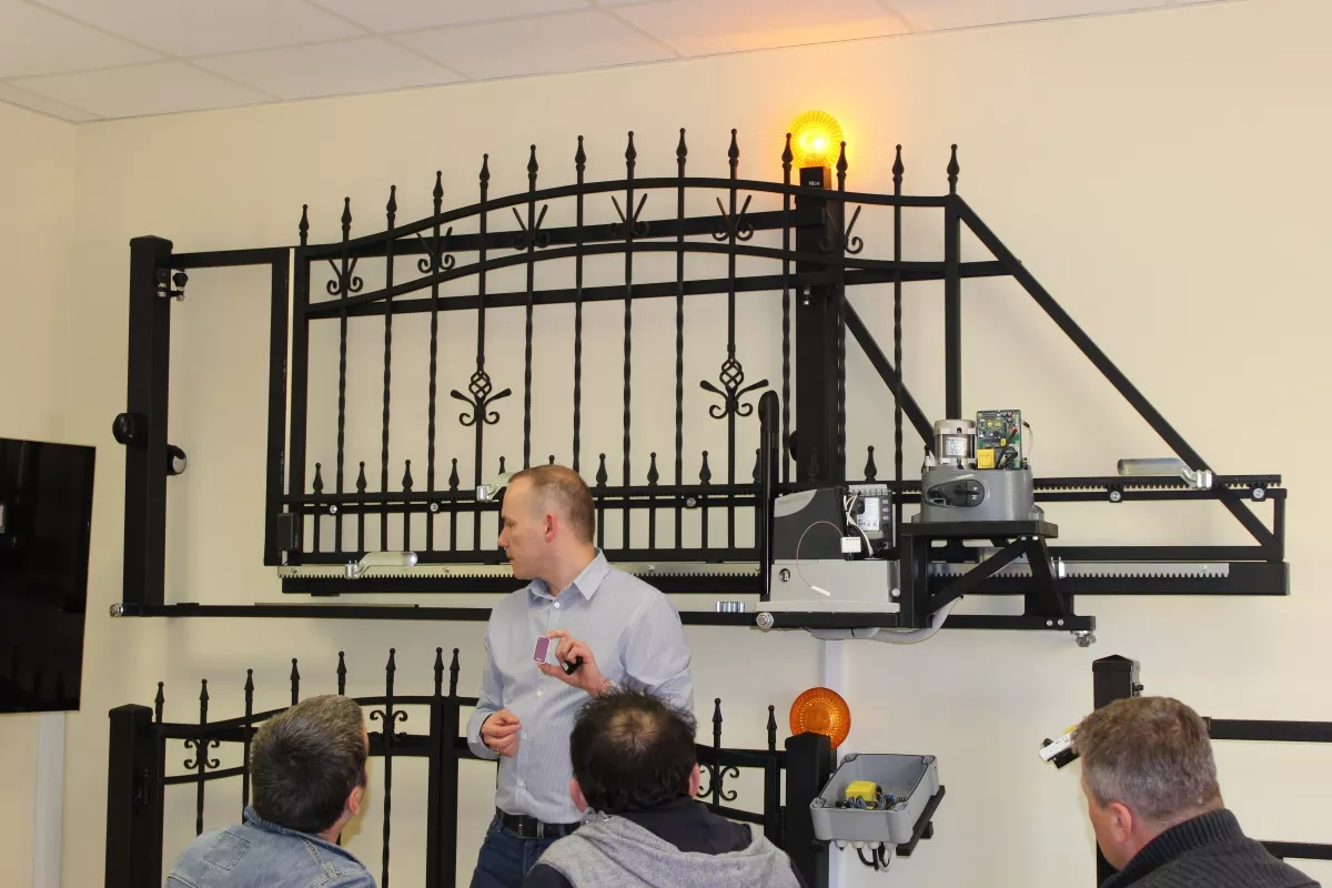 30.03.2016 - 31.03.2016 Szkolenie licencyjne podstawowe-Automatyka do bram Nice
